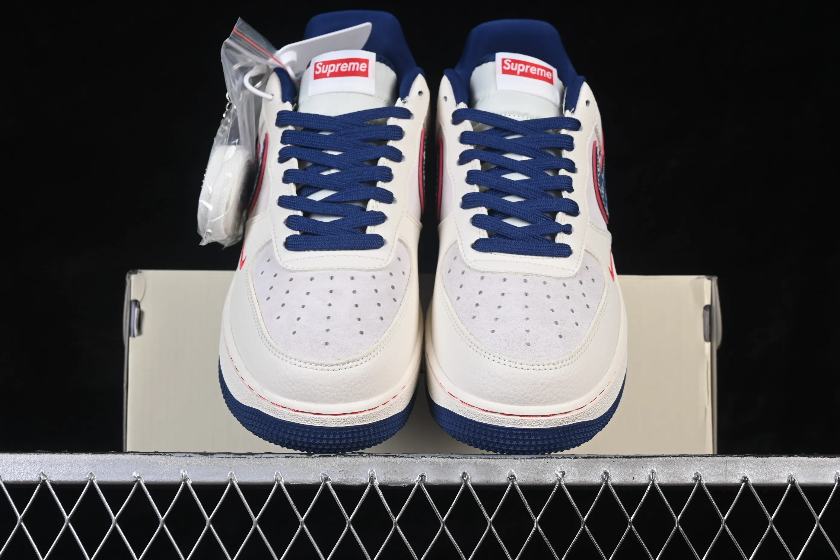 All categories Nk Air Force 1 Air Force series Nk Air Force 1 Low Air Force low-top Nike Air Force 1'07 Low Sup joint white, red and blue three small hooks Air Force 1 low-top casual sneakers DD1982-328